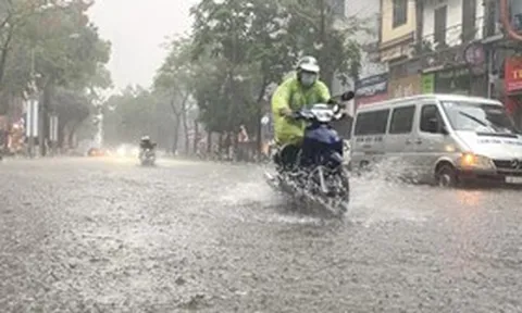 Miền Trung nắng nóng gần 40 độ, miền Bắc sắp đón mưa lớn