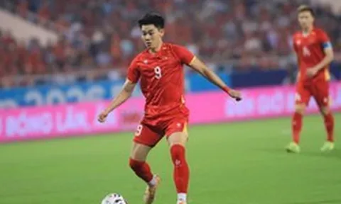 Phỏng vấn nóng Đình Bắc sau chức vô địch ASEAN Cup: "Kỷ nguyên vươn mình, cầu thủ nào cũng muốn vươn mình!"