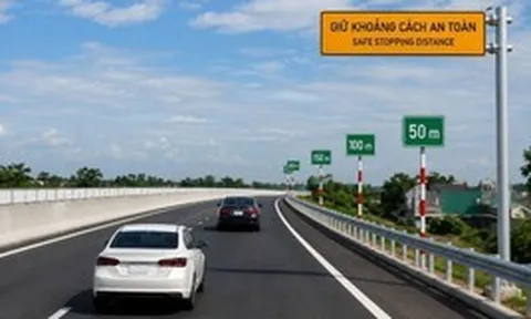 Tài xế băn khoăn cách giữ khoảng cách trên cao tốc khi xe khác bất ngờ chèn vào