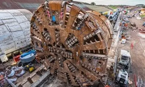 Phát hiện máy khoan 'khổng lồ' dài 125 m, nặng 2.000 tấn hoạt động liên tục 7 tháng bên dưới một khu rừng: Bí mật dưới lòng đất dần lộ diện