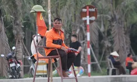 Những người thầm lặng “canh giữ” nơi biển cả: “Lá chắn” an toàn cho du khách