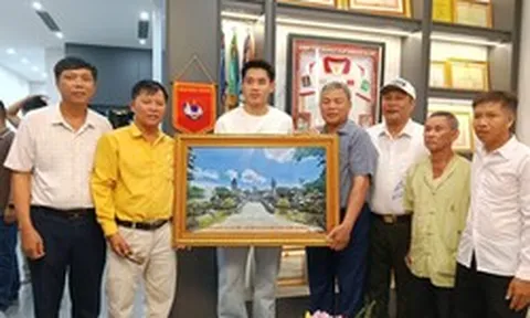 Món quà tân gia đặc biệt của Đình Bắc