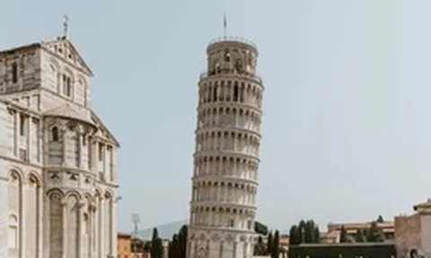 Vì sao tháp nghiêng Pisa không bị đổ?