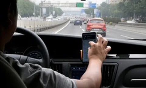 Phát hiện 1 nhà thiết kế phải chạy xe công nghệ, 2 lần đóng cửa cửa hàng: Nhiều năm sau bất ngờ gặp "quý nhân"