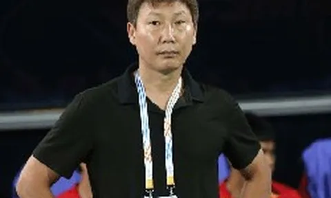 Mức lương hiện tại của HLV Kim Sang-sik