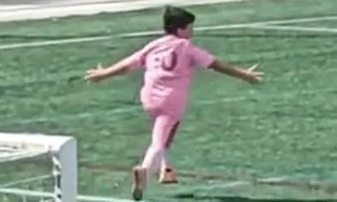 Con trai Messi mới 11 tuổi đã vô địch, còn giành luôn danh hiệu MVP