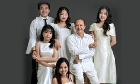 Việt Nam có một gia đình NSƯT 4 con toàn “cực phẩm”: Bố Thạc sĩ nói 4 thứ tiếng, con học trường top thế giới, “bắn” tiếng Anh 8.5 IELTS