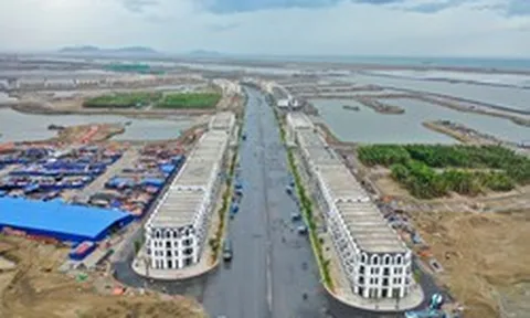 Những dãy nhà phố hiện đại dần hình thành tại siêu dự án lấn biển Cần Giờ