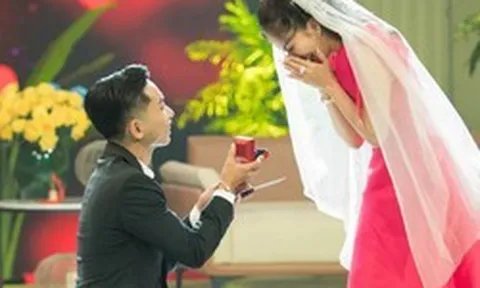 Nữ nghệ sĩ là Viện trưởng nói về chồng kém 11 tuổi: "Từ học trò... giờ hắn là chồng tớ"
