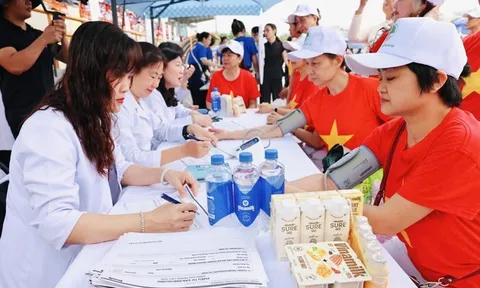 Hơn 2.000 người cao tuổi cùng Vinamilk Sure lan tỏa tinh thần “chủ động sống khỏe”