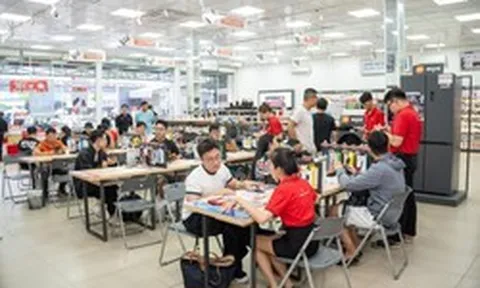 CellphoneS bắt đầu giao iPhone 18 Pro và 18 Pro Max cho khách hàng đặt trước.