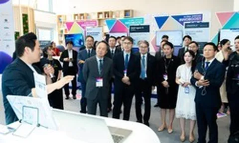 Chủ tịch tập đoàn tài chính hàng đầu Hàn Quốc đích thân sang Việt Nam tham dự một sự kiện: 'Hé mở' chiến lược tại thị trường 100 triệu dân