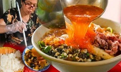 Làng bún ốc giữa Hà Nội từng có thời phải gánh hàng đi bán chui, đến nay người làng vẫn nhận ra nhau qua cách nhể ốc