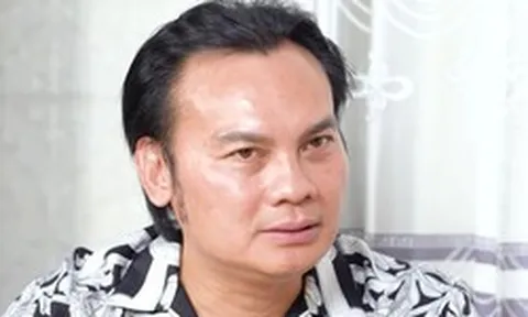Nam NSƯT từ Mỹ nói thẳng: "Bây giờ nghệ sĩ sống nhờ show hội chợ"