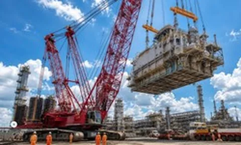 Phát hiện khối sắt nặng 3.000 tấn được di chuyển bằng 100 xe hộ tống, đưa đến công trường để thực hiện nhiệm vụ quan trọng
