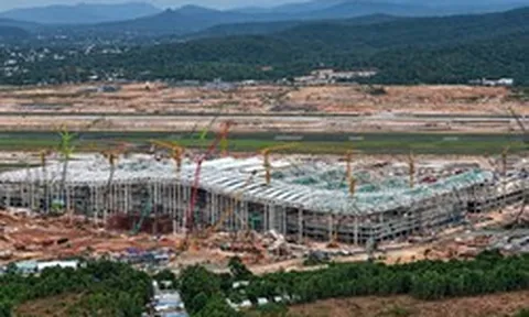 "Phượng hoàng lửa" của Việt Nam đang dần lộ diện: Mặt ngoài được "đóng áo kính", dùng hơn 51.000 tấn kết cấu thép, 7.600 người gấp rút thi công ngày đêm