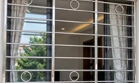 Tại sao ngày càng nhiều gia đình không còn làm chấn song cửa sổ inox? 2 vật liệu thay thế giúp cửa an toàn, đẹp mắt hơn