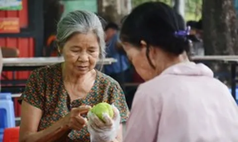 Lời khuyên cho người trung niên gặp 'may mắn hiếm có' như NSND Minh Vương