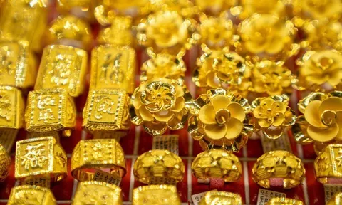 Giá vàng chiều nay (7/10): Người dân tranh thủ mua vào