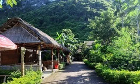 Việt Nam có ngôi làng 89 hộ dân, 297 người cùng sinh sống, được giao nhiệm vụ đặc biệt: Sở hữu đặc điểm rừng - làng - biển hiếm có, nằm trong không gian được UNESCO công nhận cách đây 22 năm