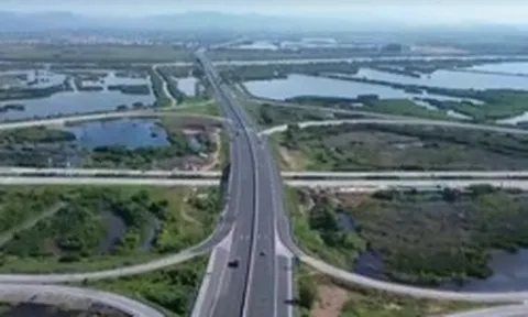 176km cao tốc Hạ Long - Móng Cái không có trạm dừng nghỉ, tài xế gặp khó