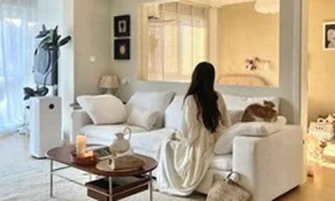 Bỏ thói quen kê sofa sát tường, phòng khách bỗng có thêm 1 khoảng cực hữu dụng: Nhà nhỏ càng nên tham khảo