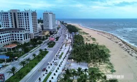 Toàn cảnh tháo dỡ 80 hàng quán “trả lại” không gian cho bãi biển Nhật Lệ