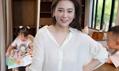 Phương Oanh khoe cặp song sinh hơn 2 tuổi: con gái ngồi đọc sách như tiểu thư, quý tử gõ laptop ra dáng "tổng tài nhí"