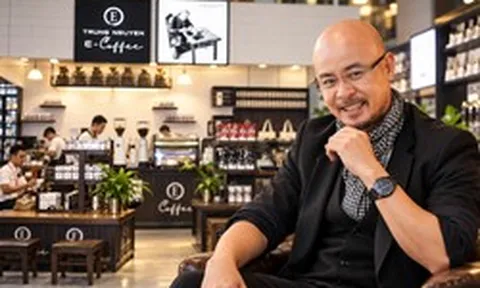 Ông Đặng Lê Nguyên Vũ đang tuyển người phụ nấu phở, rang cơm tại TP.HCM, ưu tiên chăm chỉ, chịu được áp lực giờ cao điểm, vị trí tương tự từng trả 9 - 12 triệu đồng/tháng