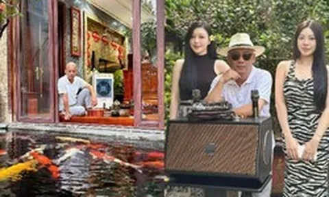 Nam nghệ sĩ đình đám bán loa đài ở đường Kim Giang, Hà Nội