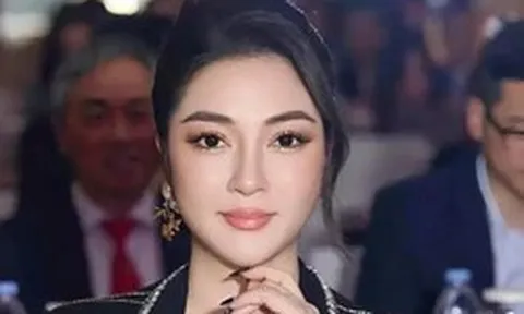 Hoa hậu Nguyễn Thị Huyền trở thành tiến sĩ