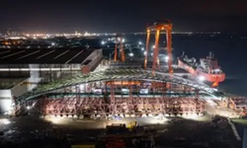 Phát hiện vòm thép dài 187 mét, nặng 3.400 tấn vừa hạ thủy tại TP.HCM: Huy động 30 mô đun xe tự hành, hơn 100 kỹ sư và công nhân tham gia, công trình 1.000 tỷ đồng chuẩn bị lộ diện