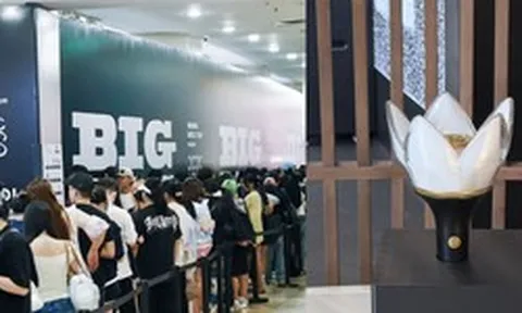 Bên trong pop-up store BIGBANG hot nhất lúc này tại Hà Nội: V.I.P xếp hàng dài cả cây số, lightstick 20 năm lung linh cỡ này