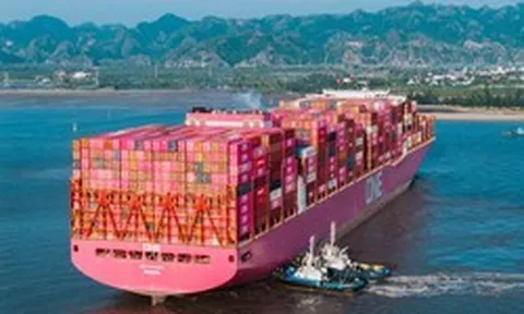 Siêu tàu container dài hơn 360 mét, 172.000 tấn cập cảng Hải Phòng, phá kỷ lục vừa thiết lập cách đây 3 tháng