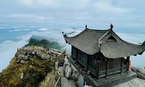 Việt Nam có ngọn núi nơi một vị vua từ bỏ ngai vàng để lên tu, nay đã là Di sản Thế giới được UNESCO ghi danh