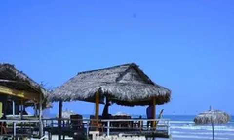 'Ma trận' nhà chồ, hàng quán lấn bờ vịnh đẹp nhất thế giới tại Huế