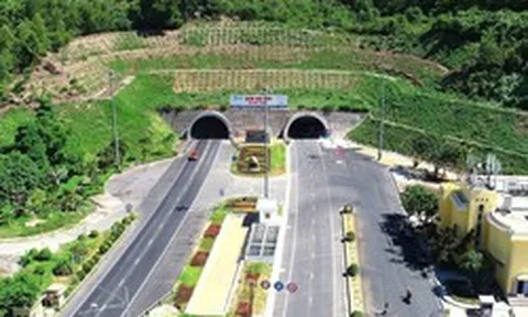 Huy động 100.000 m3 bê tông xây siêu hầm xuyên núi dài nhất Việt Nam: tổng vốn 3.000 tỷ đồng, rút ngắn thời gian di chuyển 1 giờ xuống còn 10 phút