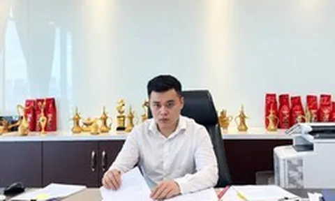 Con trai trưởng của ông Đặng Lê Nguyên Vũ và bà Lê Hoàng Diệp Thảo: 22 tuổi từng dùng tiền tiết kiệm 4.000 USD giúp bác sĩ chống dịch, mẹ hé lộ lộ trình chuyển giao