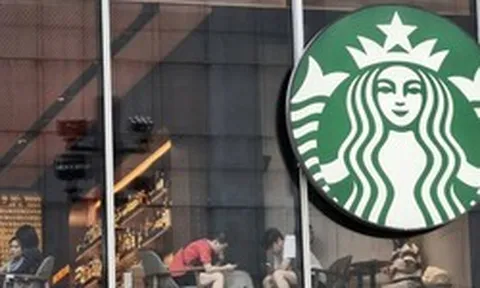 Starbucks ra quy định mới tại 8.000 cửa hàng, khách không còn được ngồi miễn phí nữa