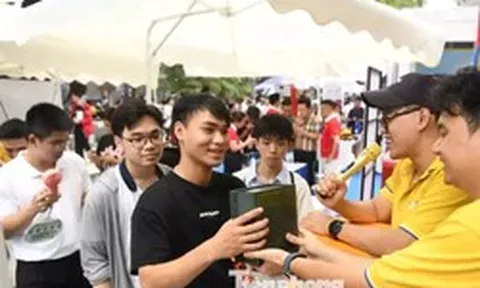 Hàng nghìn người săn quà từ các ngân hàng tại Sóng Festival 2026