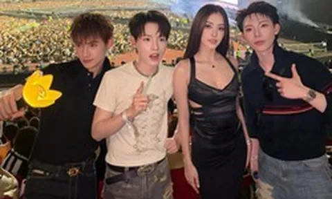 Gương mặt lạ hoắc của Erik khi cùng Đức Phúc xuất hiện ở concert BIGBANG