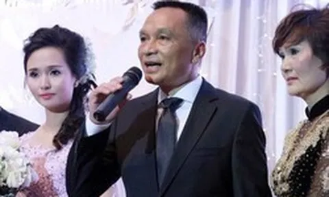 Việt Nam có 1 doanh nhân kín tiếng buôn ô tô, xe máy… mê bóng đá, là bố vợ 2 tuyển thủ quốc gia, con gái bán hàng online kiếm tiền tỷ mỗi tháng