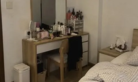 Tại sao ngày càng nhiều gia đình không đặt bàn trang điểm riêng trong phòng ngủ? 2 cách làm mới vừa có chỗ làm đẹp, vừa đỡ chật nhà