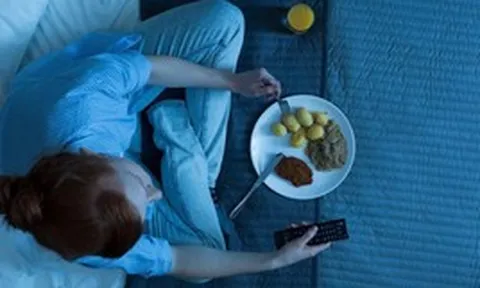 Không uống rượu bia nhưng gan vẫn có thể suy hỏng chỉ vì 5 thói quen này