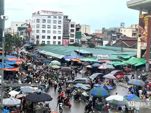 Lòng đường bị “nuốt chửng”, tuyến phố trung tâm Tp. Vinh thành điểm nóng lấn chiếm