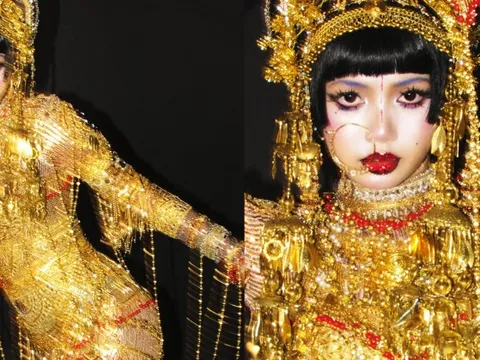 Lisa chơi Halloween đỉnh nhất thế giới!