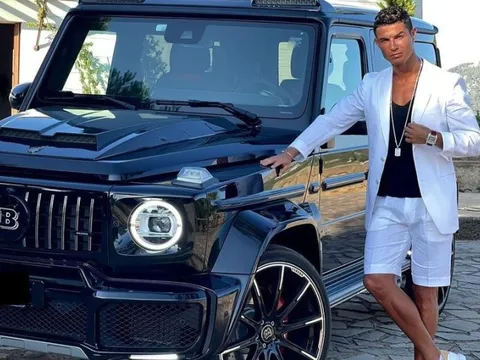 Tin được không: Ronaldo không nhớ nổi mình có bao nhiêu chiếc xe trong BST siêu xe 700 tỷ đáng gờm nhất thế giới