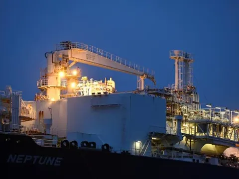 Mỹ vừa trừng phạt vào hai “huyết mạch”, dầu Nga ngay lập tức gặp áp lực: Nâng chiết khấu lên cao nhất trong vòng 1 năm, Trung Quốc, Ấn Độ đều ‘xa lánh’