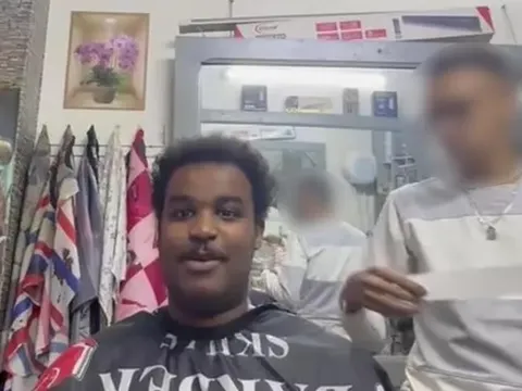 Tiết kiệm bằng cách bay 3.000km từ Anh sang châu Phi để cắt tóc