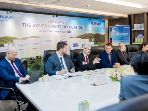 Bộ trưởng bộ tài chính bang Victoria ghé thăm Nutifood